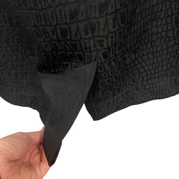 Tahari cap sleeve textured black dress with back slit size 14 - Picture 3 of 16